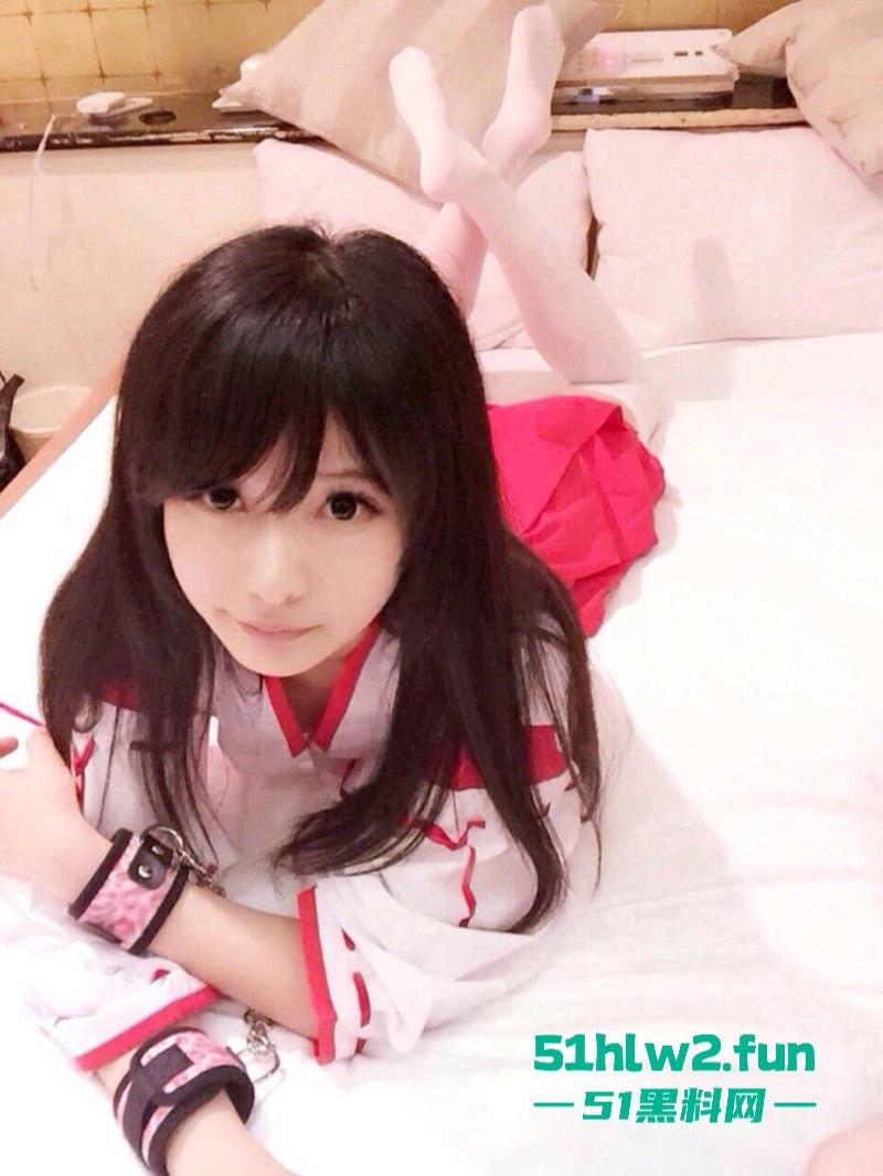 远古福利姬【习呆呆】解禁新作，高颜值萝莉妹白丝美腿，玉足夹撸肉棒极度反差。-4