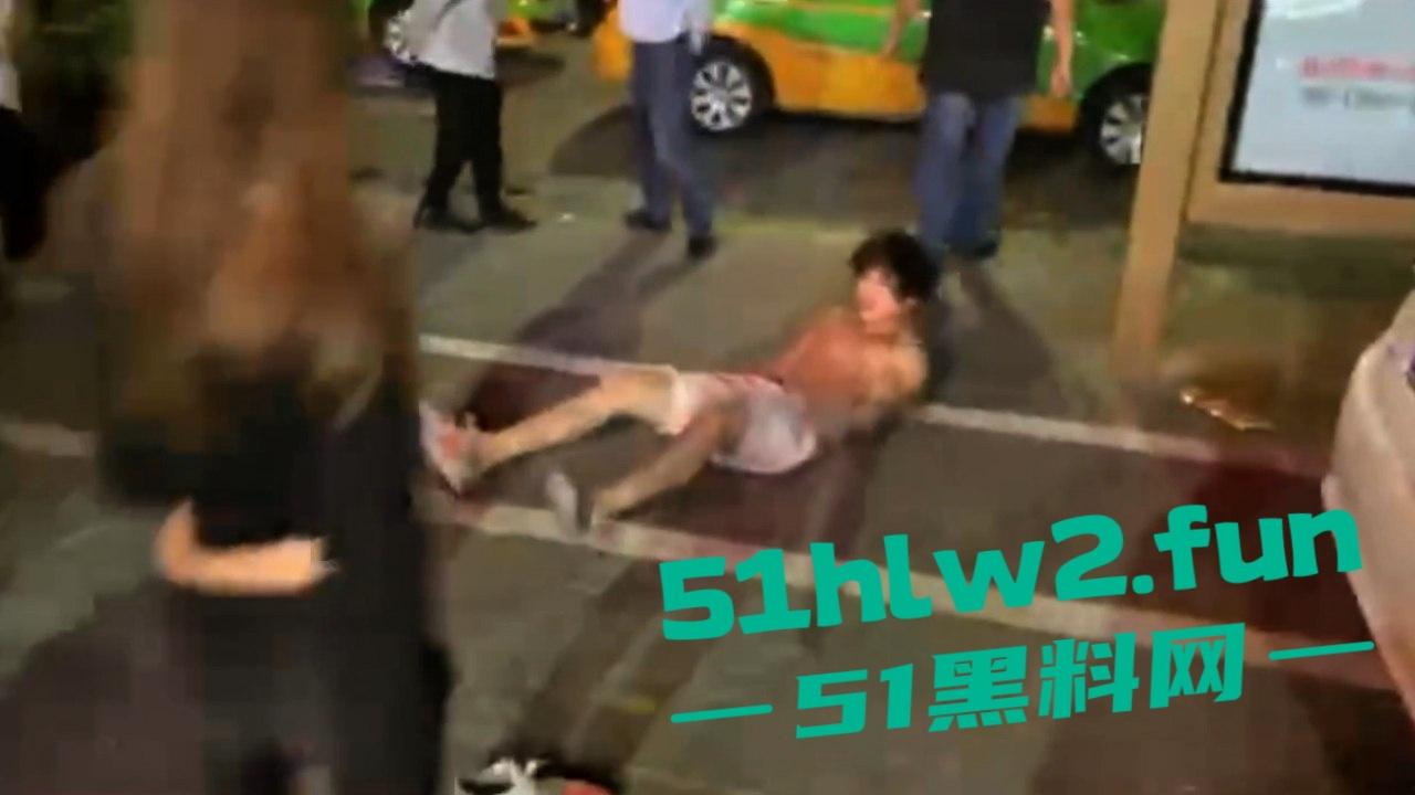 广东醉酒男子喝多，叫来三个妹子嫖娼，结果就操了一个，还是只插几下当场秒射，事后不给钱给妹子围殴！-3