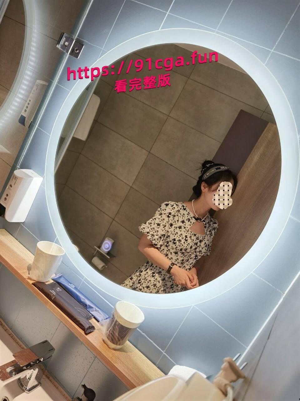 极品嫩奶黑逼大专学生妹， 跟rap男友交往途中出轨， 结交富二代被男友曝光-3