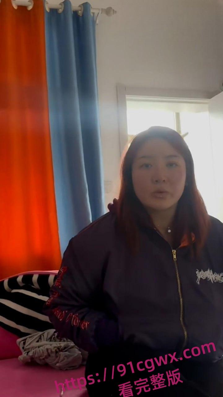 真实捉奸实录！老婆阳台藏奸夫被抓包 翘臀一扭还敢瞪眼 气得老公想扇飞她那骚脸！-7