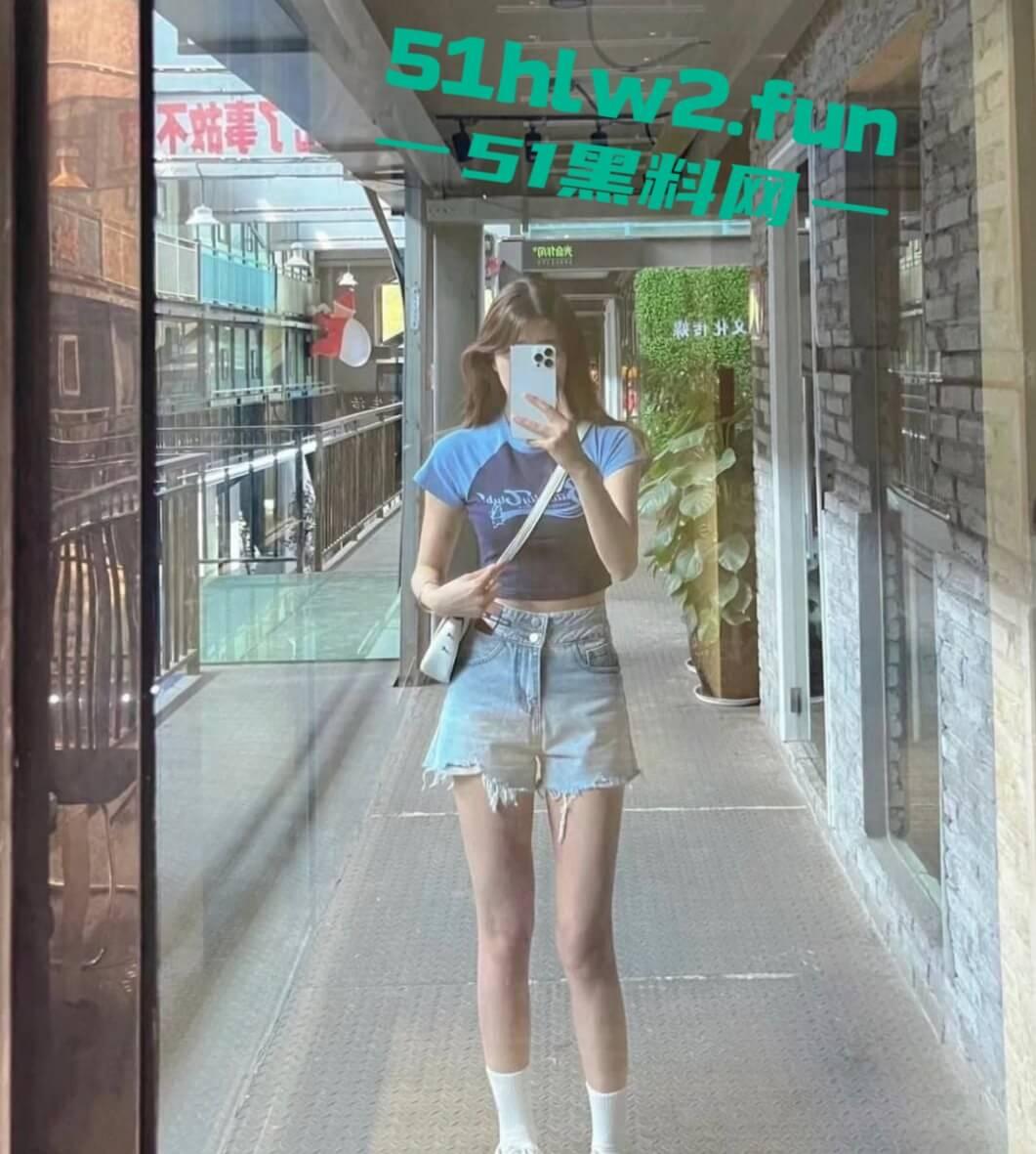 酒吧拿下高颜值嫩妹身材纤细高挑腿长逆天，喝多后带到酒店3p 前后夹击抽插超刺激。-6