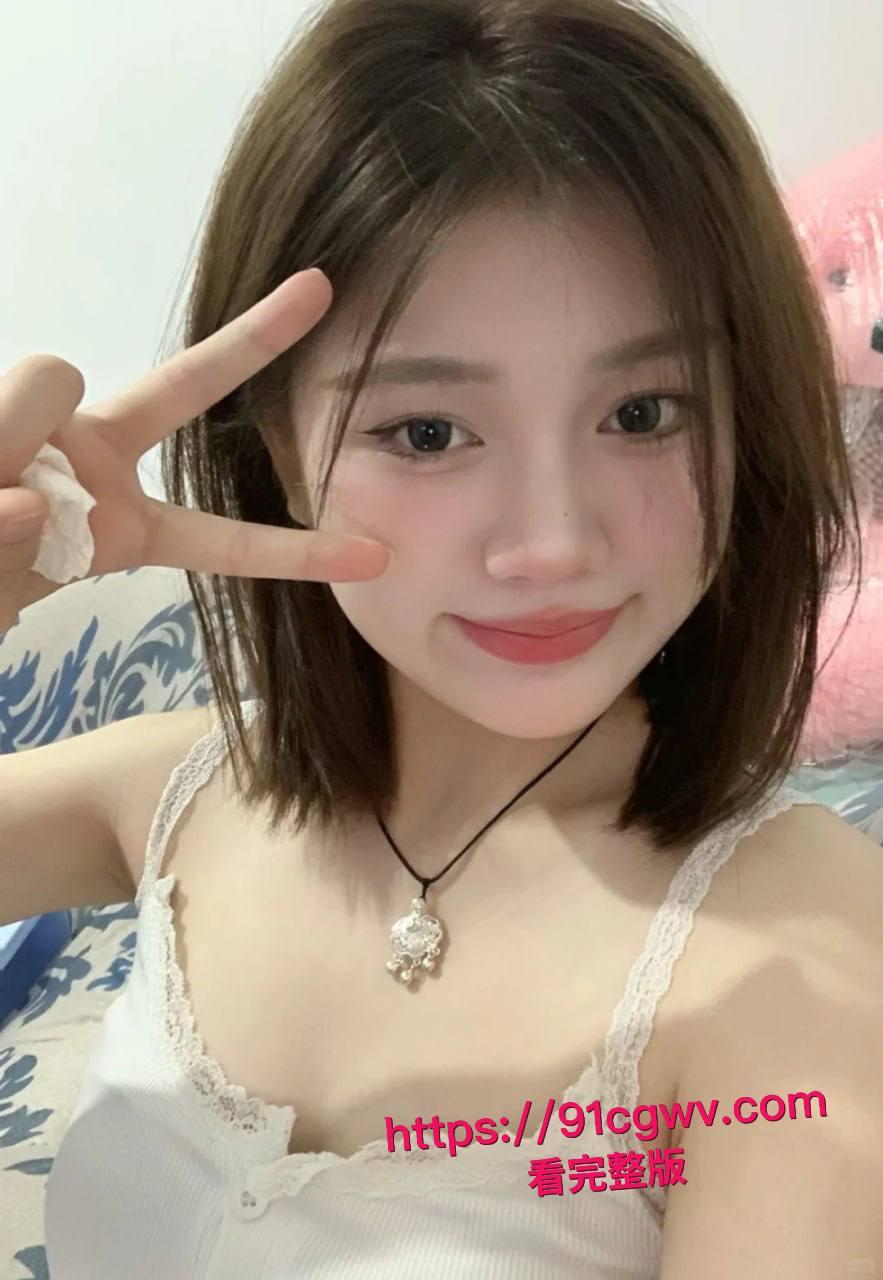 赣南师范大学韦丽芳清纯短发学妹黑料爆棚！校内好学生校外外围，厕所全裸口交后入视频流出，母狗本性暴露无遗！-7