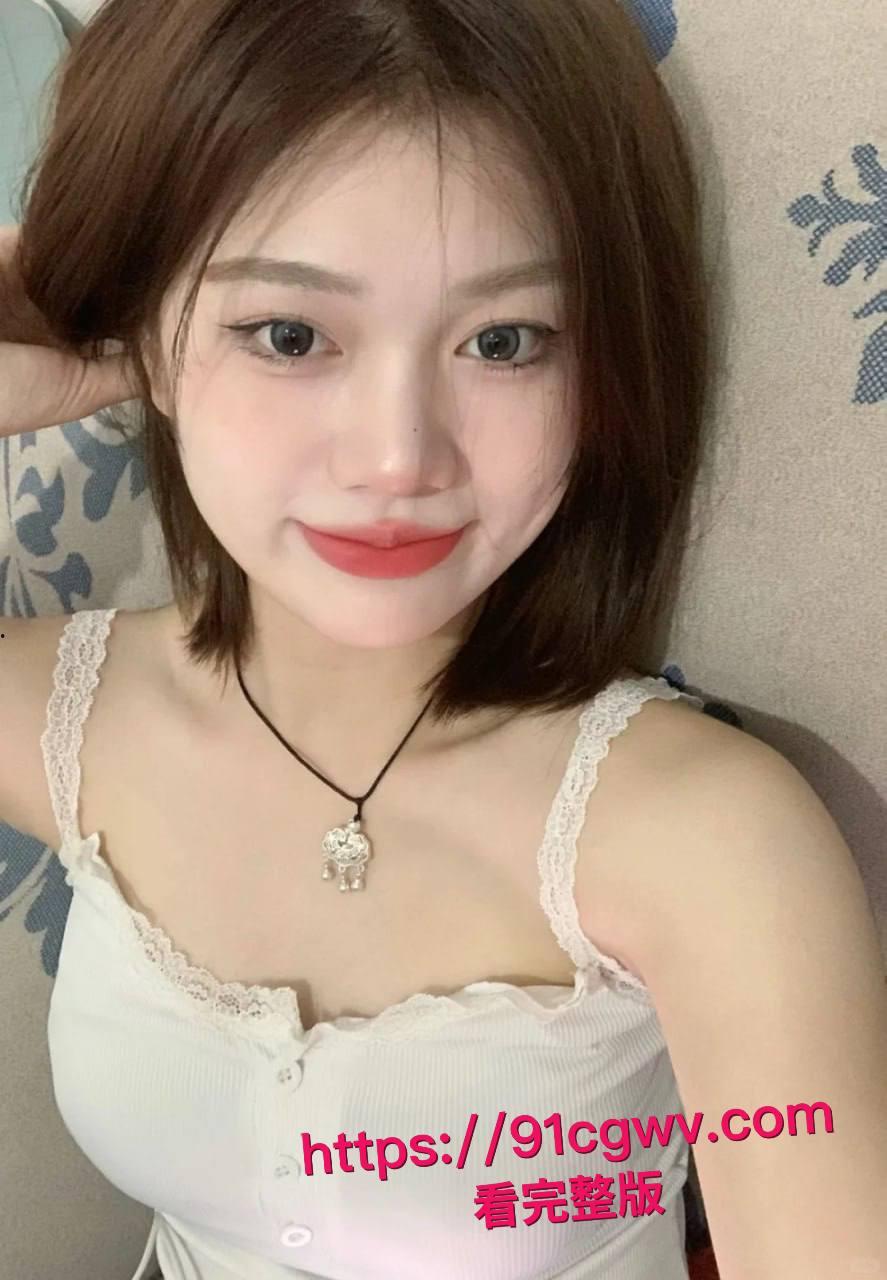 赣南师范大学韦丽芳清纯短发学妹黑料爆棚！校内好学生校外外围，厕所全裸口交后入视频流出，母狗本性暴露无遗！-9