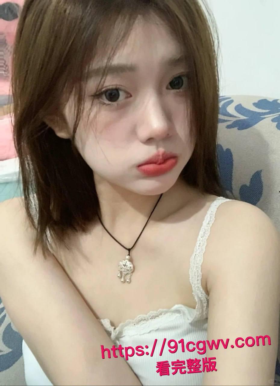 赣南师范大学韦丽芳清纯短发学妹黑料爆棚！校内好学生校外外围，厕所全裸口交后入视频流出，母狗本性暴露无遗！-10