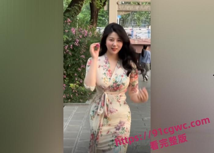 爸爸临时公司加班家中只有我和妈妈，这么好的机会怎么能放过，直接把妈妈操他失禁水都流了一地-7