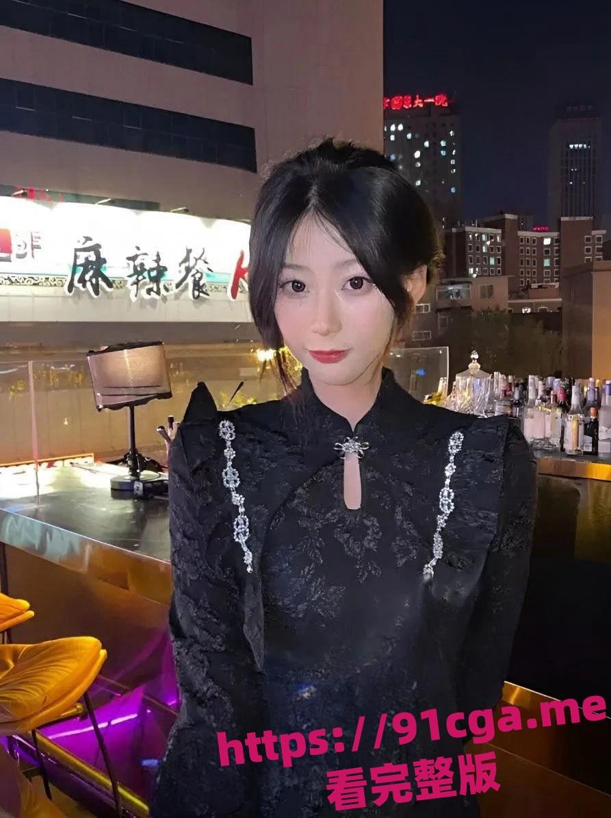 抚顺石油化工学院大三学姐崔梦曦 骚到爆表校园公交车约炮视频流出！-2