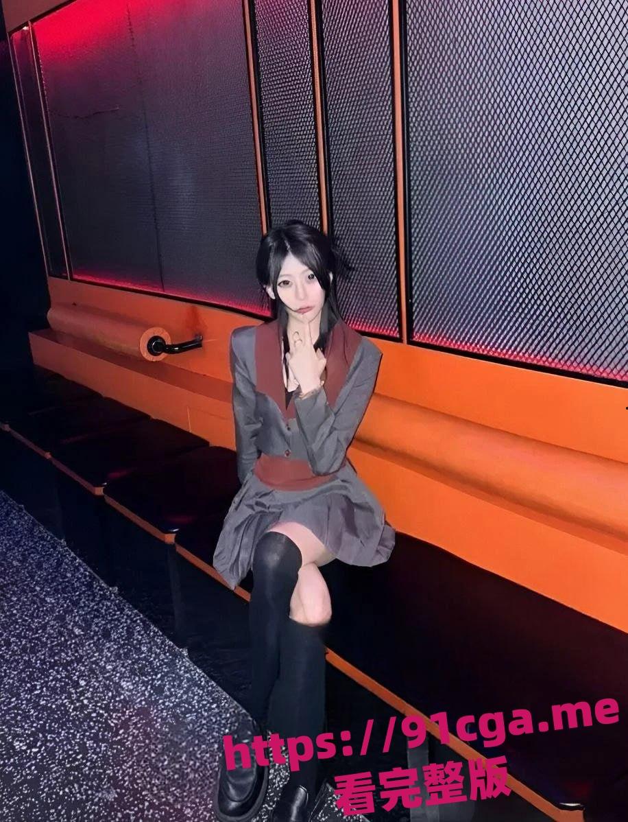 抚顺石油化工学院大三学姐崔梦曦 骚到爆表校园公交车约炮视频流出！-3