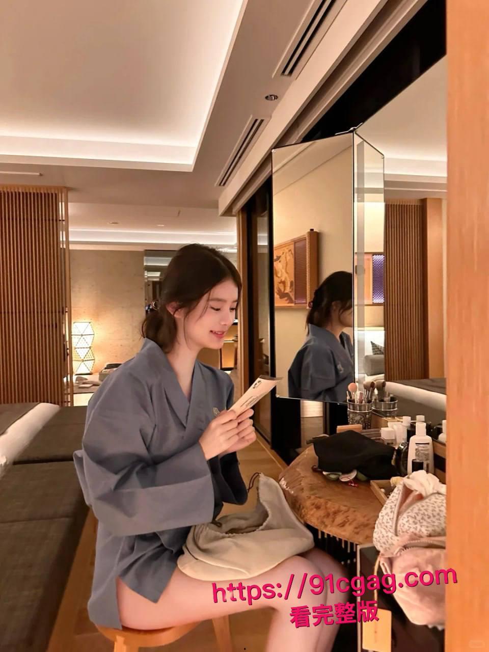 真实约炮！好不容易约到一个超有女人味的极品人妻，长得漂亮身材又好床上骚浪至极叫声听了就让人鸡巴硬！-12