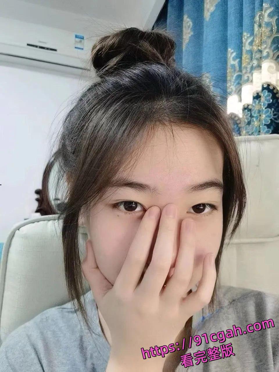 南京大学拜金女陈芳慧网调视频流出 逼好大一插就流白浆又多又浓太淫荡了-1