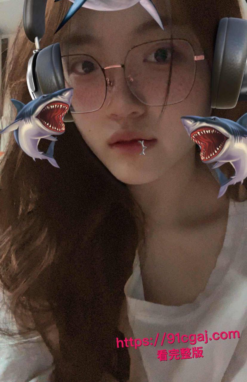 极品嫩穴高三卫校女生爆操视频泄露！小小年纪玩这么野，白丝嫩逼欠操翻天，炮友家狂干喷汁高潮！-3