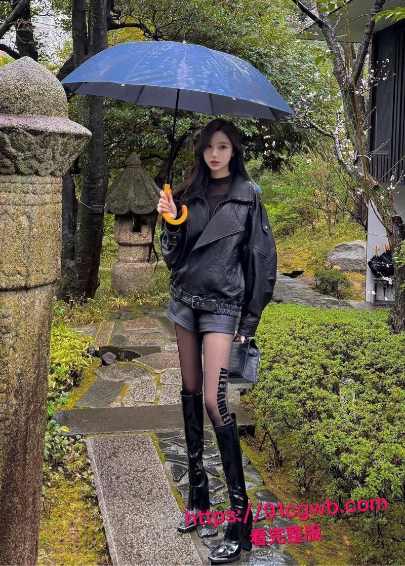 一字马骚逼沦陷!富二代胯下玩物口交舔穴酒店沙发狂干,姿势千变万化喷水失禁!-7