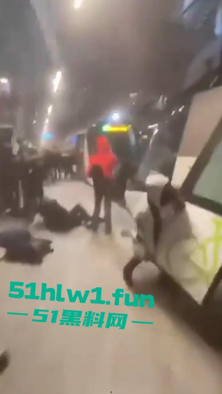 法国特拉斯堡 有轨电车相撞事件 现场烟雾弥漫 受伤人数高达50多人 事故原因已进行调查 目前排除人为因素-6