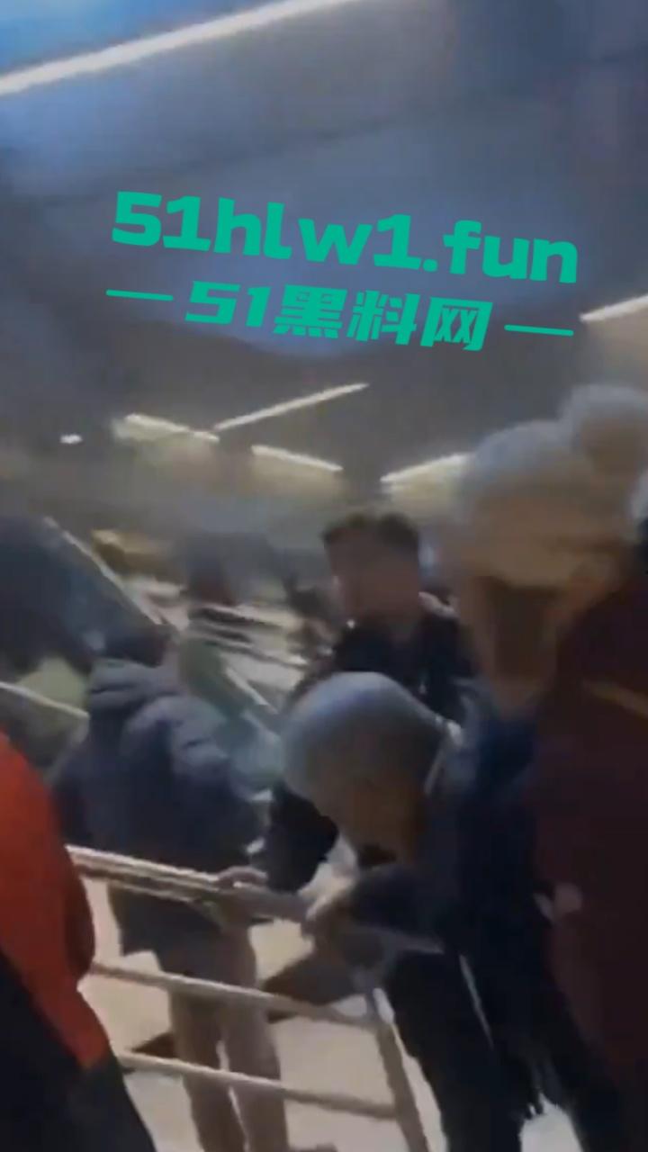 法国特拉斯堡 有轨电车相撞事件 现场烟雾弥漫 受伤人数高达50多人 事故原因已进行调查 目前排除人为因素-10