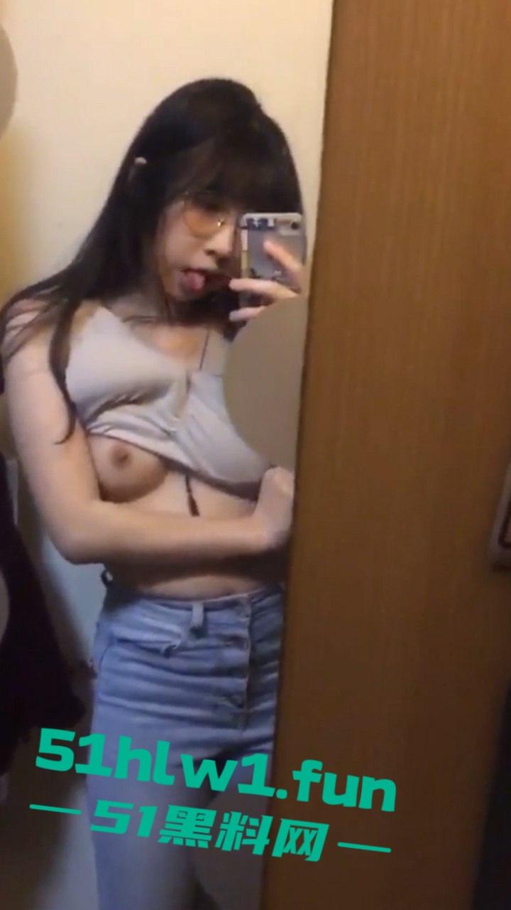 同城群撩骚河南师范萝莉眼镜妹【孟欣欣】足交口屌主动求操，裤子还没脱骚逼已经湿透！-5