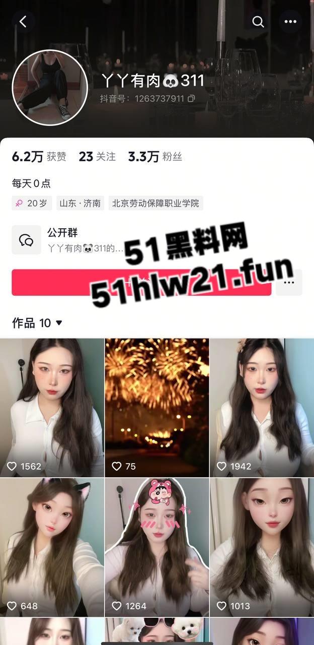 湖北抖音网红【丫丫有肉】身材超傲人的骚母狗，直播时各种走光露点，看着这骚逼是故意的啊。-4