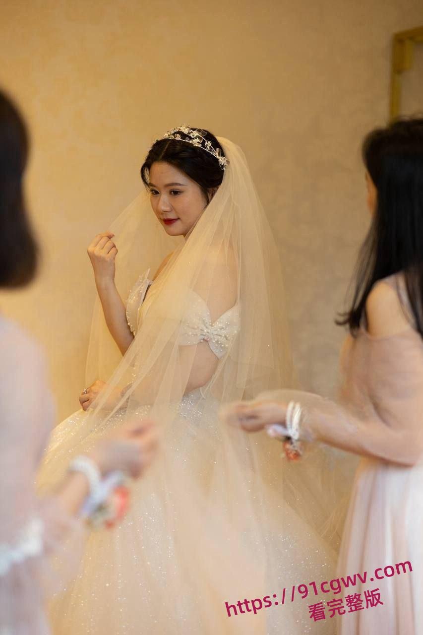 刚结婚就偷情的反差少妇刘启意在自己的家给老公戴绿帽 一个月被操了9次 淫荡至极！-2