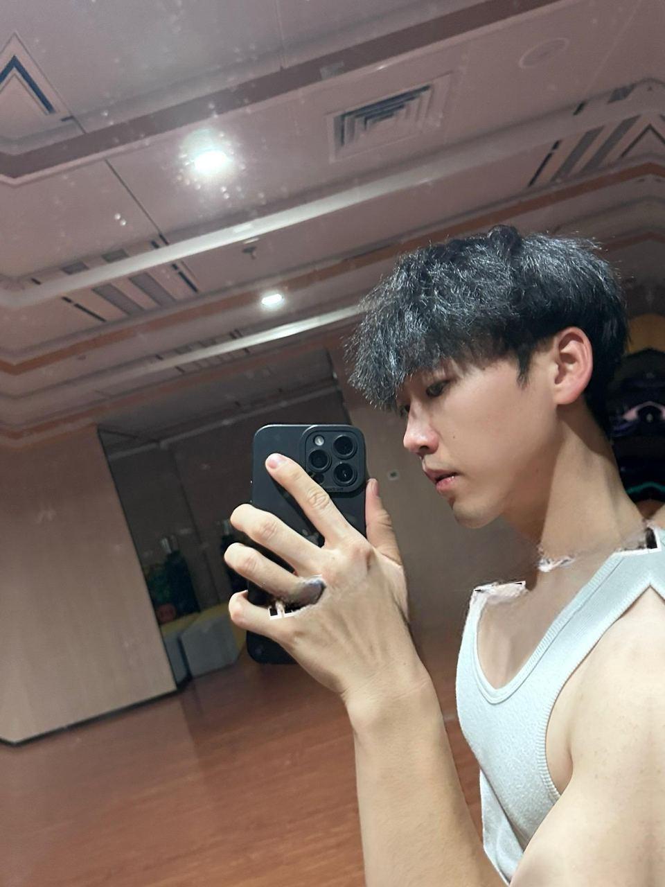 183体育生男S 热带鱼 反差南京女大考研备战中 找两个体育生3P释放压力-1