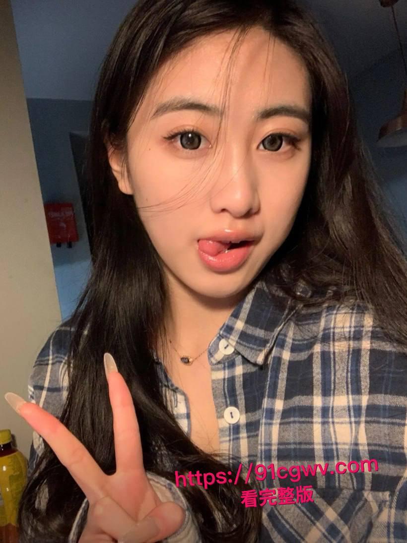 谢菲尔德音乐系高颜女神王天惨遭绿帽男友甩出私密大片！留学圈人人给钱就能上的极品骚货，跪舔鸡巴视频让哥们儿裤裆紧绷-7