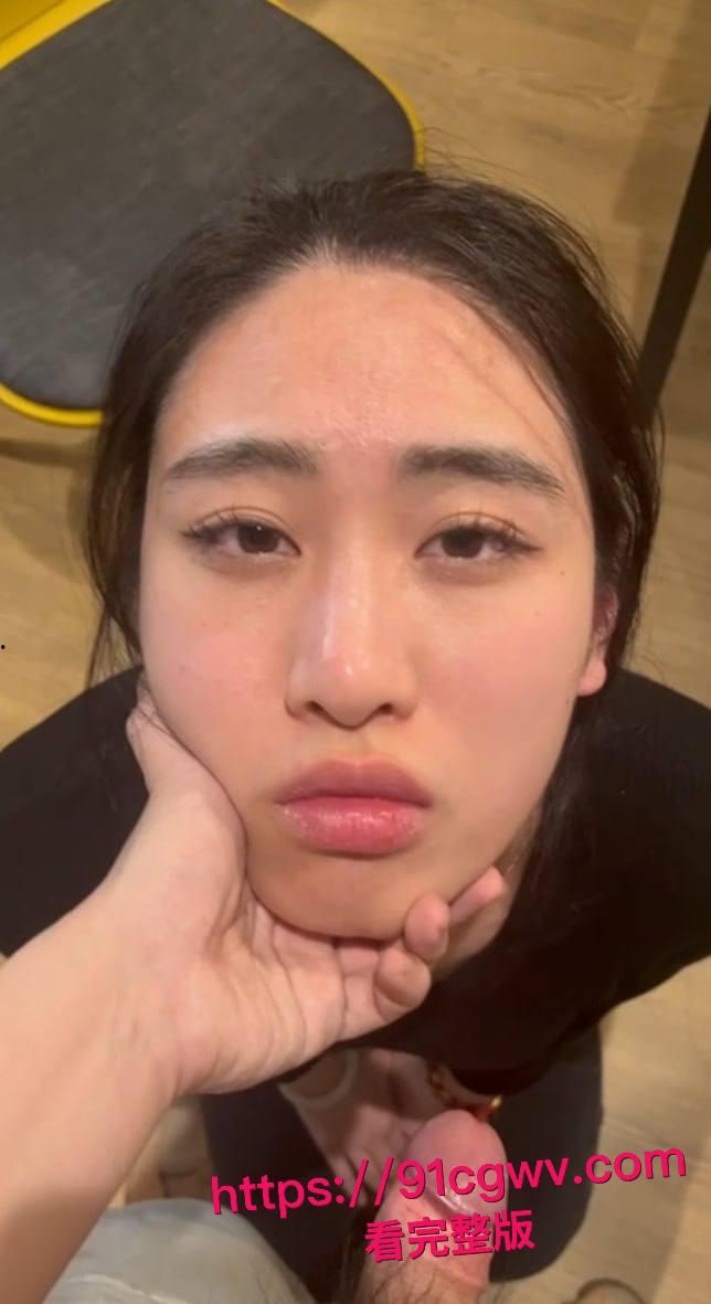 谢菲尔德音乐系高颜女神王天惨遭绿帽男友甩出私密大片！留学圈人人给钱就能上的极品骚货，跪舔鸡巴视频让哥们儿裤裆紧绷-10