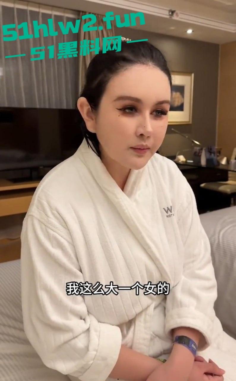 这痴汉是有多饿？虎式坦克酒吧被蹭屁眼？这1米81、160公斤的猛货直接揪痴汉找保安，哥们你是饿疯了吧？-6