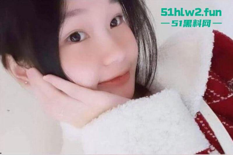 越南萌妹【Jobgg】用HoneyCam和男友玩裸聊自慰捏奶，被男友录屏放网上流出。-2