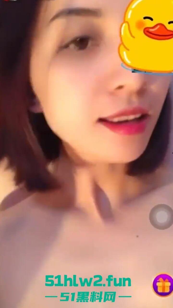 越南萌妹【Jobgg】用HoneyCam和男友玩裸聊自慰捏奶，被男友录屏放网上流出。-6