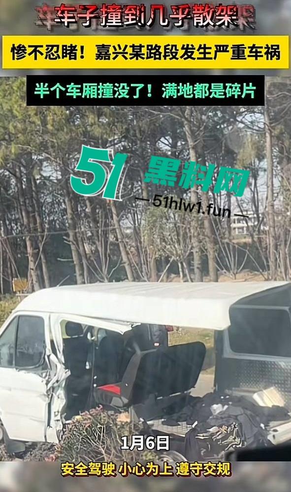 网传视频浙江桐乡屠甸车祸，疑似辆车开斗气车相撞一死一伤，面包车直接粉碎半个车厢消失。-13