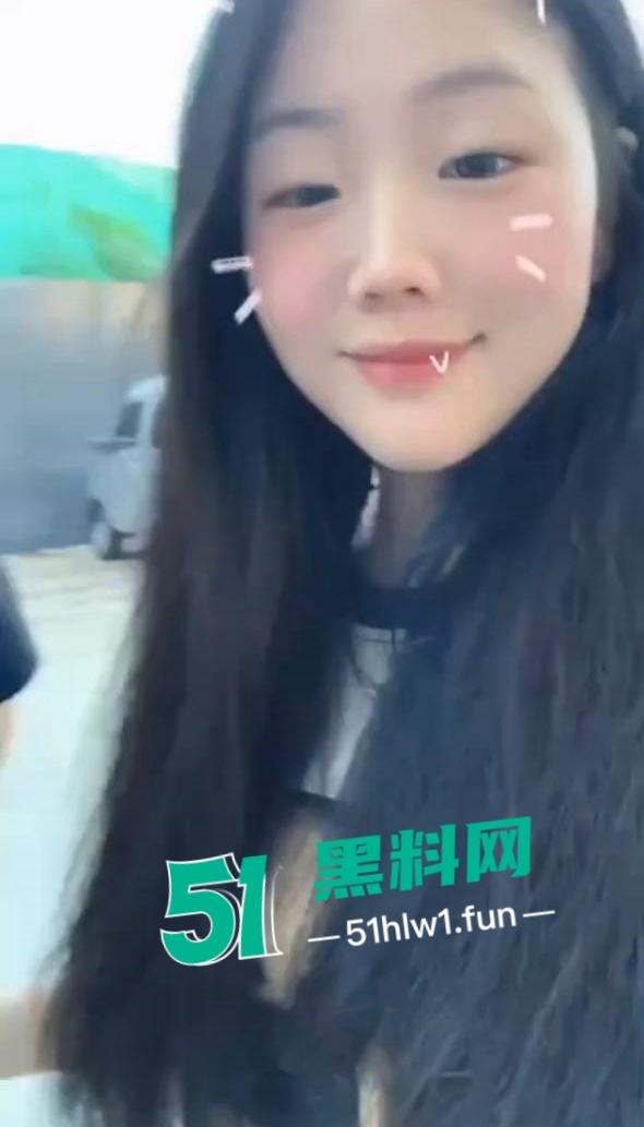 高颜值长腿学妹【纪苏韵】22岁极品身材反差少女大奶翘臀美腿修长，主动掰开嫩鲍勾引被金主大叔后入爆操。-8