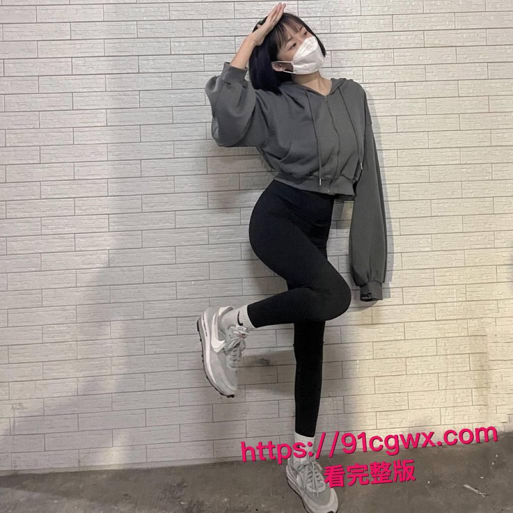 浙江金华女大郑丝婕反差婊实锤！平时清纯学妹私下爱当母狗舔大鸡巴，后入爆操骚穴喷水还爱语音厅聊骚勾男人！-1