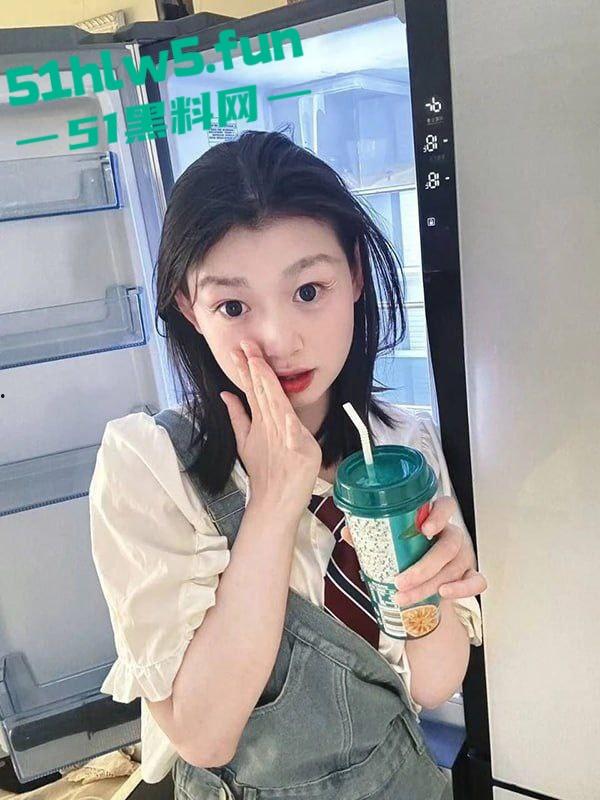 高颜值00后小妹【马莹莹】表面嫩妹私下母狗，背着男友出轨偷情脚踏多条船被男友发现，愤怒将视频曝光。-2