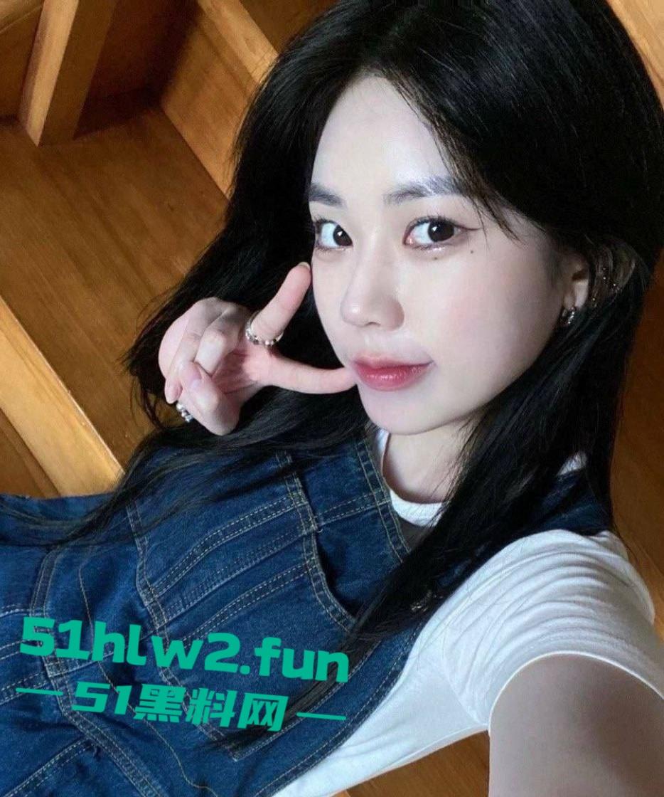 浙江杭州女模【张梓丹】大年就被金主爸爸脚趾插逼,穷人的女神富人的泄欲母狗。-7