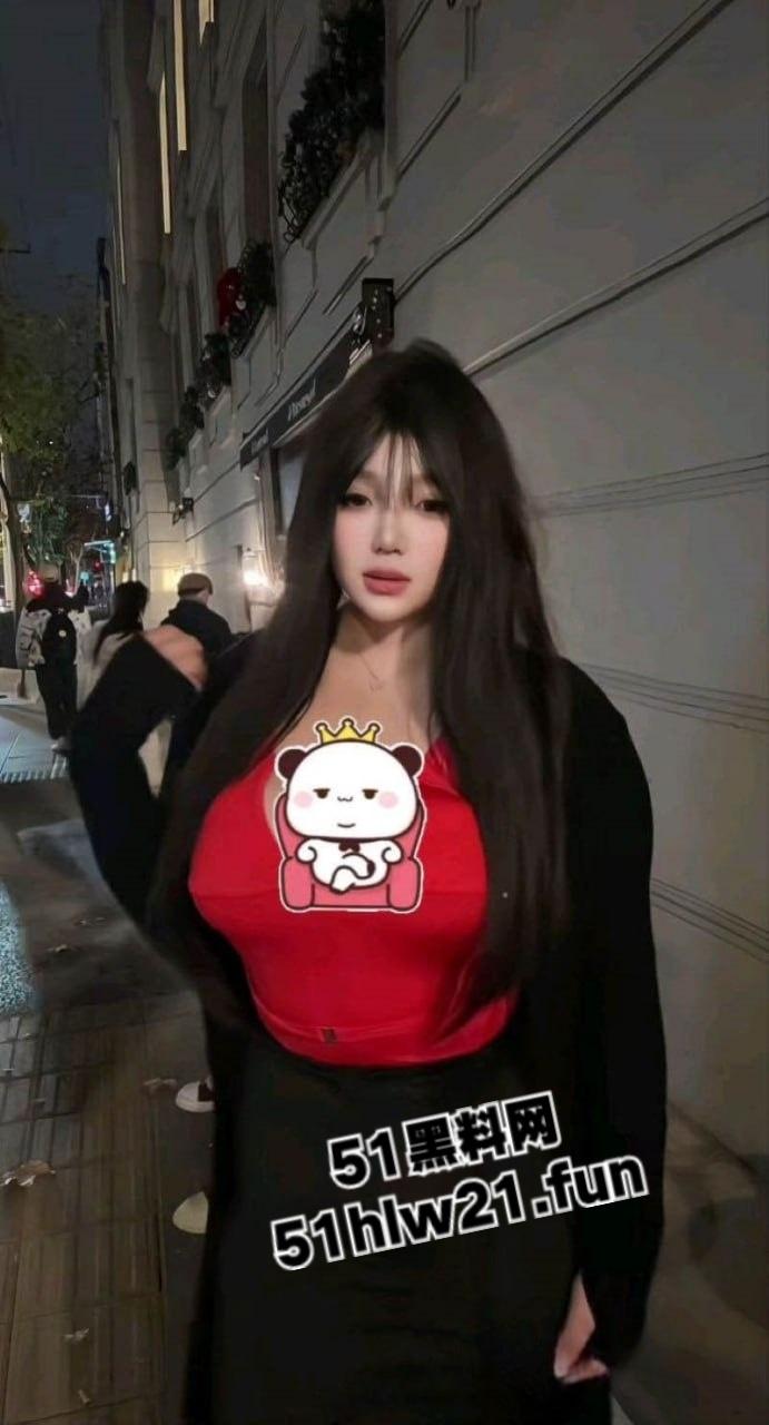 快手【辣条Babbie】私拍流出，巨乳肥臀全裸自慰炸裂曝光，肉感坦克身材勾魂操翻天线下活动粉丝尖叫爽翻！-6