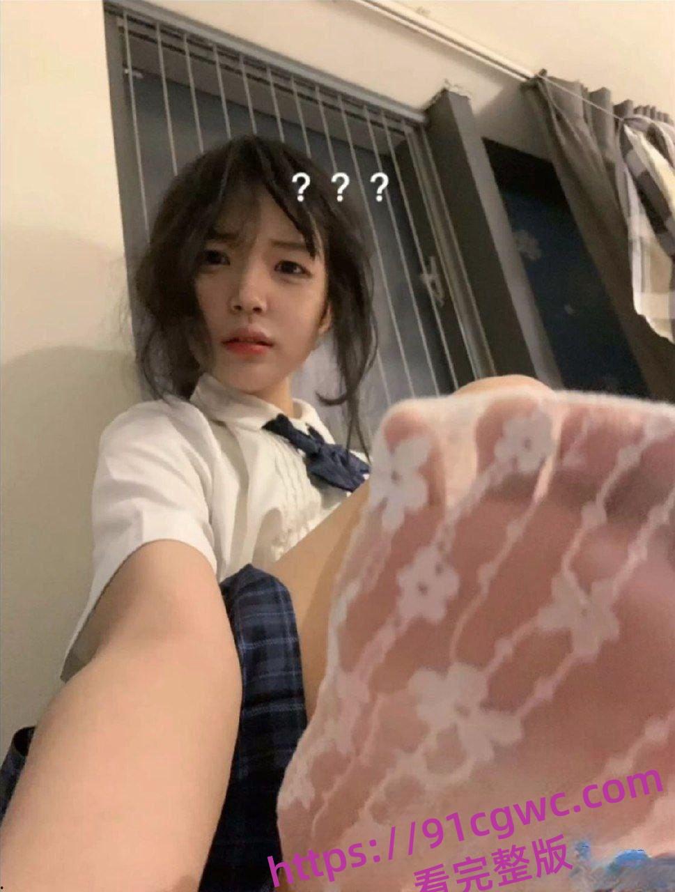 抖音网红毒妇为了钱选择下海，直播时是甜美女神，私下却是个发情母狗-1