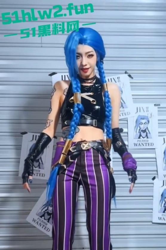 劲爆大瓜，英雄联盟女主持【希然lris】发推自称母狗，颜射照片疯传，全网深挖不雅视频曝光！-7