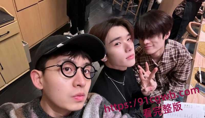 中国男歌手焦迈奇gay圈天菜被资方大佬当狗一样捆绑调教却一脸享受，焦贵妃果然是不同凡响！-5