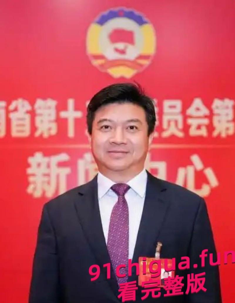 湖南机场董事长邱继兴设饭局侵害女子 现场画面疯传！# 邱继兴董事长 #迷药 #强奸-3