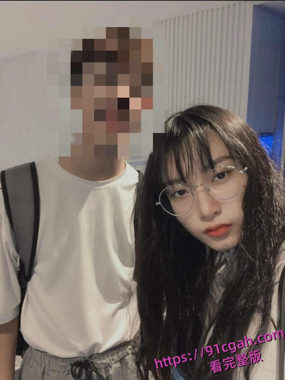 山东青岛大学校花在恋爱四年间，瞒着男友在校外兼职下海拍片-1