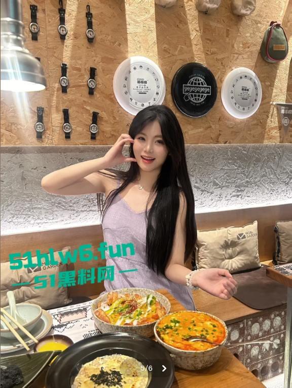 湖北文理学院大二系花【屈佳怡】绝美颜值性感尤物童颜巨乳，骚穴特写自慰视频流出！-5