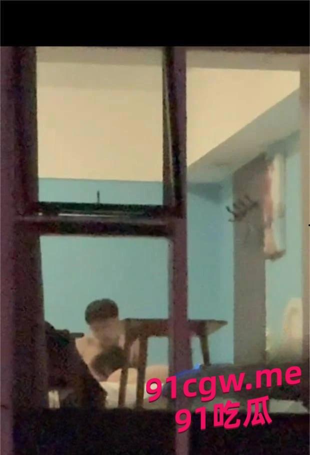 安泰国际广场情侣高层公寓激情开战忘拉窗帘，千人围观现场视频！-3