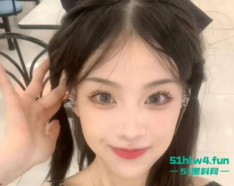 广东某学院校花沦为富二代玩物，酒店跪舔骚逼一扣就痉挛高冷尤物被金主操到出水。-5