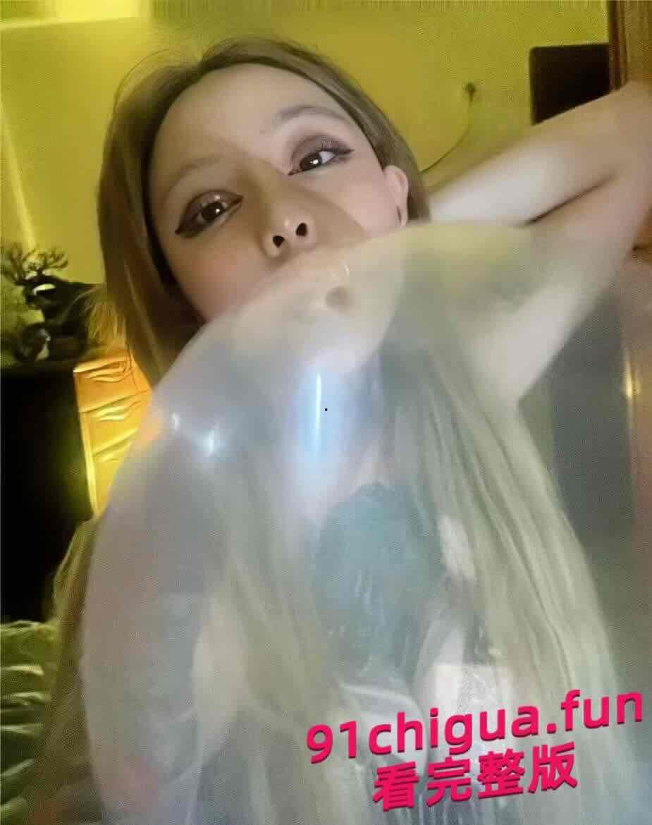 超高颜值纹身女王王小雨被被爆受虐性瘾，性感制服诱惑搭配黑丝性爱视频流出惊爆网络！-5