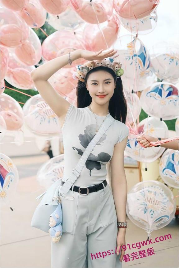 中国东方演艺集团舞蹈演员 与男友性爱私拍泄密 多体位啪啪轮番上演 画面淫靡至极！-6