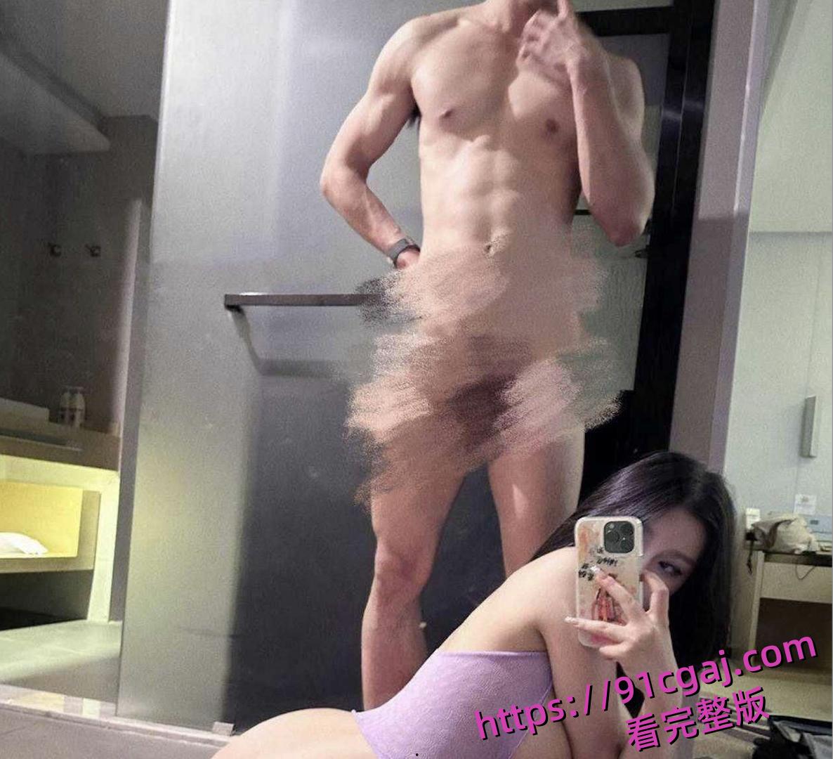 暴力永恒巨臀反差婊新动态出炉：露脸口交金主鸡巴，健身美臀操翻网友！-1