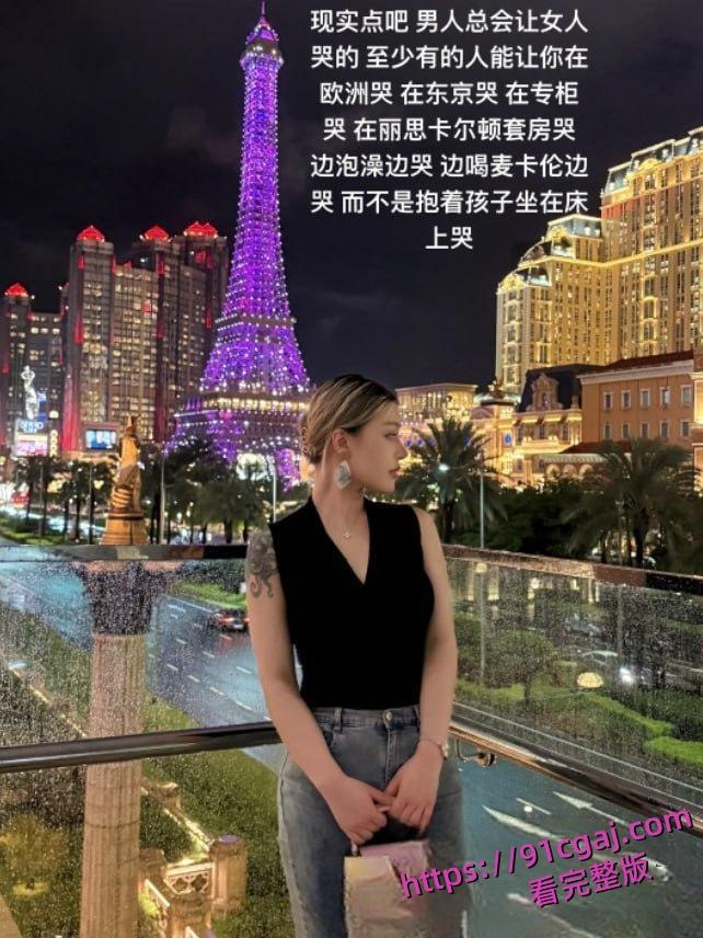 暴力永恒巨臀反差婊新动态出炉：露脸口交金主鸡巴，健身美臀操翻网友！-4