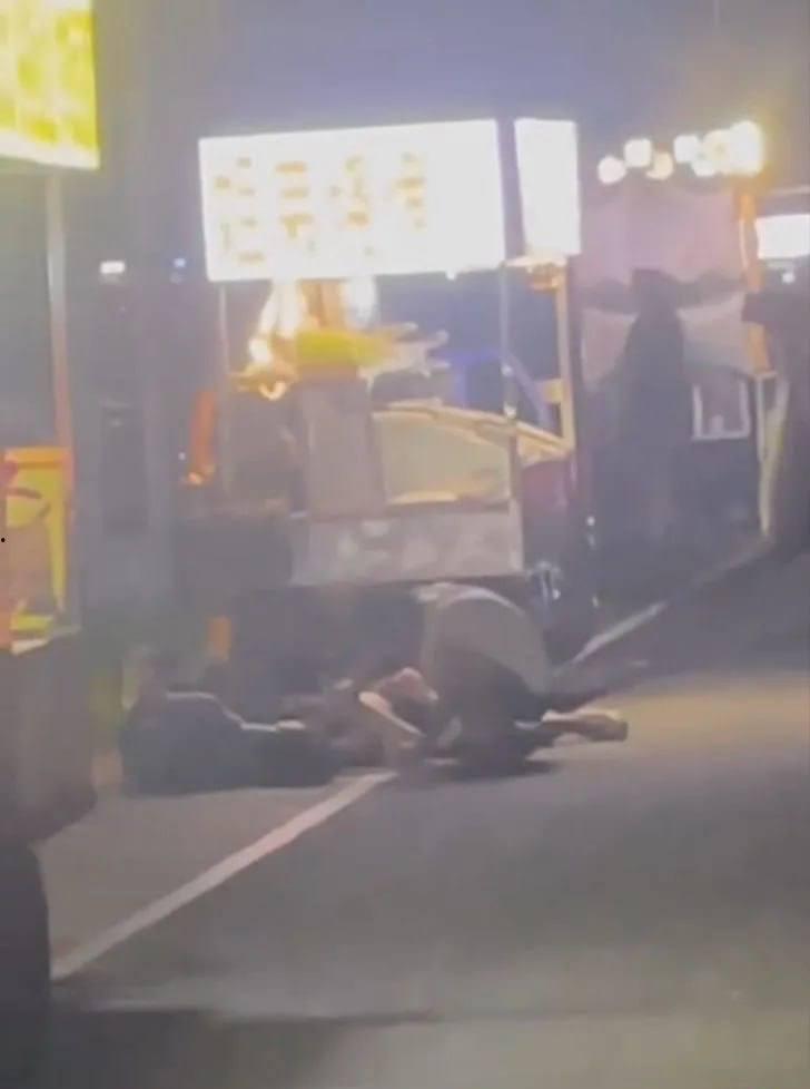 佛山南海东坪河摊贩斗殴酿悲剧！姐弟俩被捅死，凶手当场被抓获-3