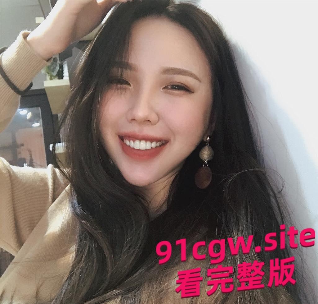 高颜值网红美甲师奈奈，被大神哄骗酒店做美甲惨遭诱奸-5