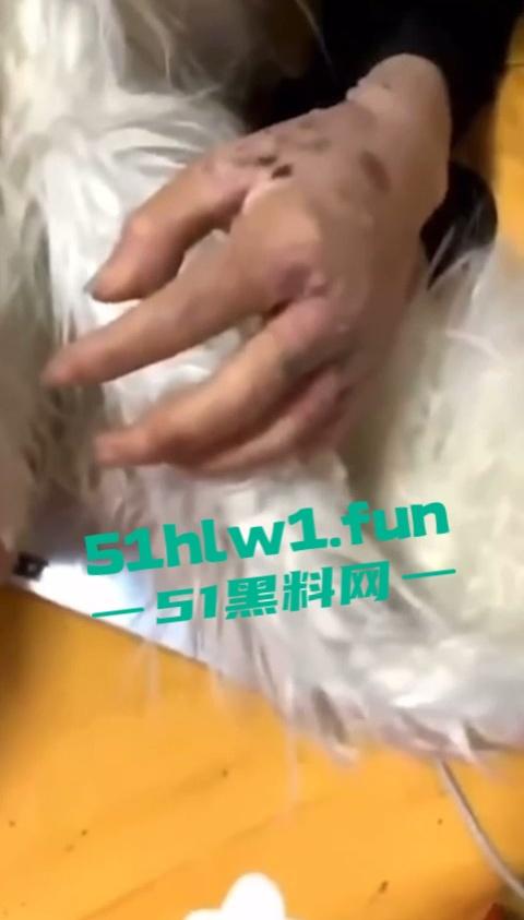 网传河南信阳病毒母体出入啤酒森林酒吧！毒王身体浑身溃烂吓退大量好友，当地交友群已炸开锅！-12