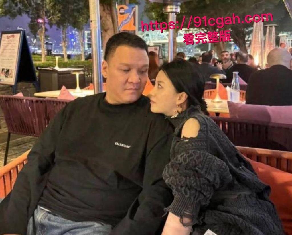 中国有嘻哈总导演 车澈 与李嘉格离异后与 乃万 曝出黑料 当街小便搂搂抱抱 酒店开房视频曝光！-6