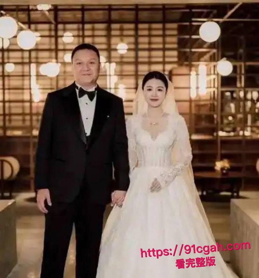 中国有嘻哈总导演 车澈 与李嘉格离异后与 乃万 曝出黑料 当街小便搂搂抱抱 酒店开房视频曝光！-7