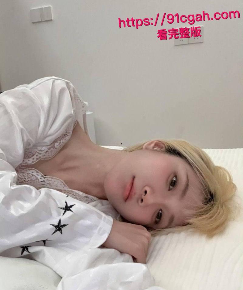 中国有嘻哈总导演 车澈 与李嘉格离异后与 乃万 曝出黑料 当街小便搂搂抱抱 酒店开房视频曝光！-11